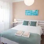 Hostel Laneez Ericeira Surf House - *