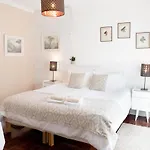 Laneez Ericeira Surf House - *