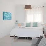 Hostel Laneez Ericeira Surf House - *