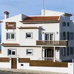 Laneez Ericeira Surf House - Ericeira