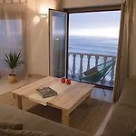 Laneez Ericeira Surf House - Ericeira
