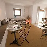 Laneez Ericeira Surf House - *