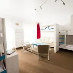 Laneez Ericeira Surf House - Ericeira