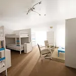 Laneez Ericeira Surf House - *