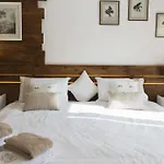 Hostel Laneez Ericeira Surf House -