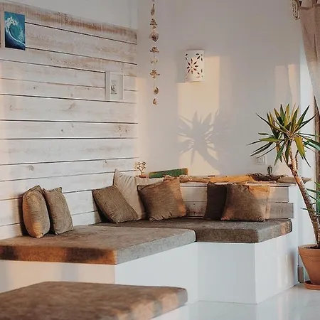 Laneez Surf House *