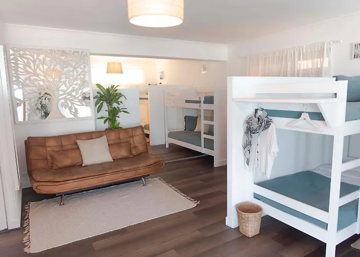 Laneez Ericeira Surf House - *