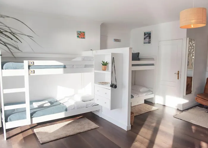 Laneez Ericeira Surf House - *