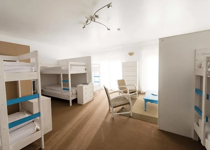 Laneez Ericeira Surf House - *