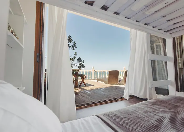 Laneez Surf House *