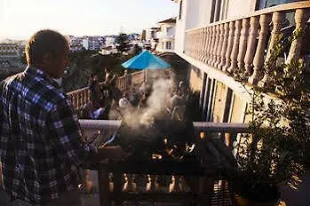 Laneez Surf House אכסניה